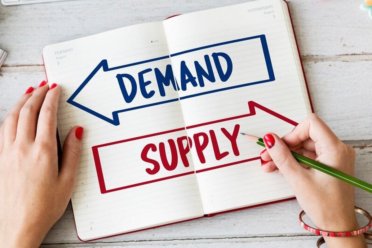 siapa yang menentukan harga saham